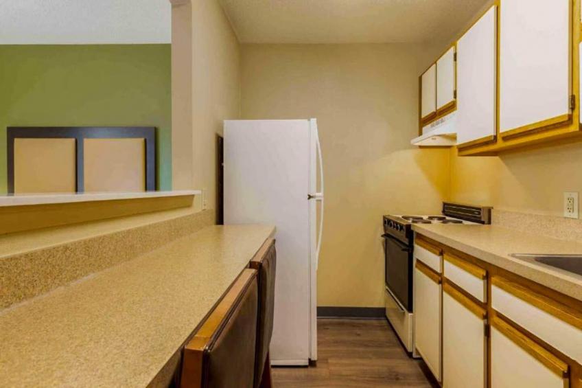 1 Queen Bed | Mob Acc Tub Ste Nsmk Sb Micfri - foto 17