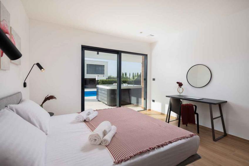 Villa mit Swimmingpool, Whirlpool und Sauna - BF-96KHV - foto 39