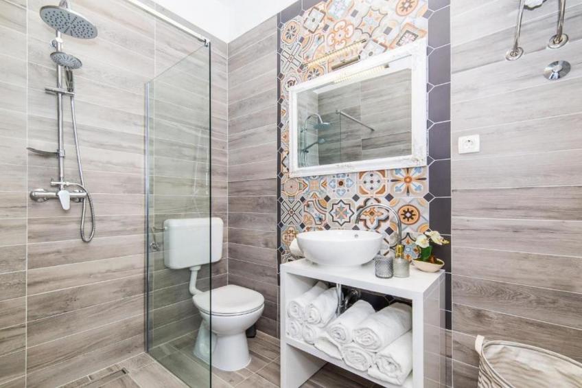 Charming Villa with Outdoor Pool, BBQ, and Sun Deck in Tranquil Kaštela Area - Five bedroom Villa - foto 21