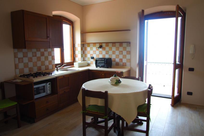 Wohnung in Verduno mit Garten