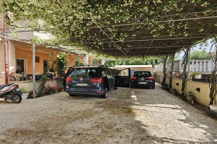 Chic & Sleek Apartments in Kotor - Deluxe Top Floor Apartment with Balcony and Sea View (6) - foto 7