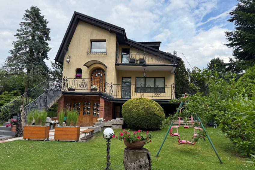 Ferienvilla mit Garten, Grill und Terrasse