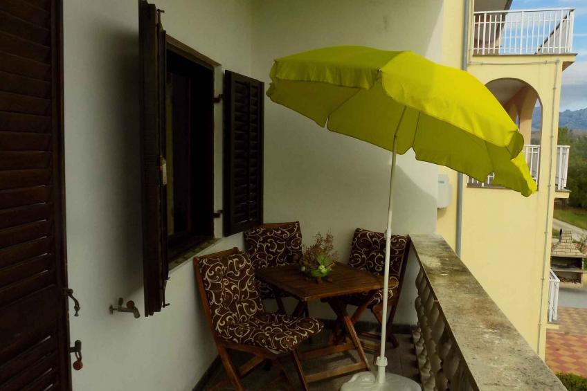 Vakantiewoning met een 30 m² groot terras met uitzicht op de tuin - BF-JRW8 - foto 2