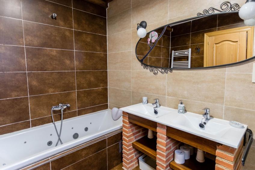 Sehr gepflegtes Ferienhaus im typisch spanischen Stil mit Garten, zwei Terrasse - foto 19