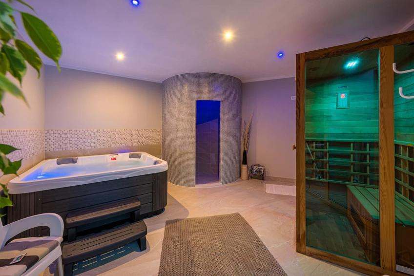 Lara 8 - Shared Pool, Sauna, Jacuzzi - foto 16