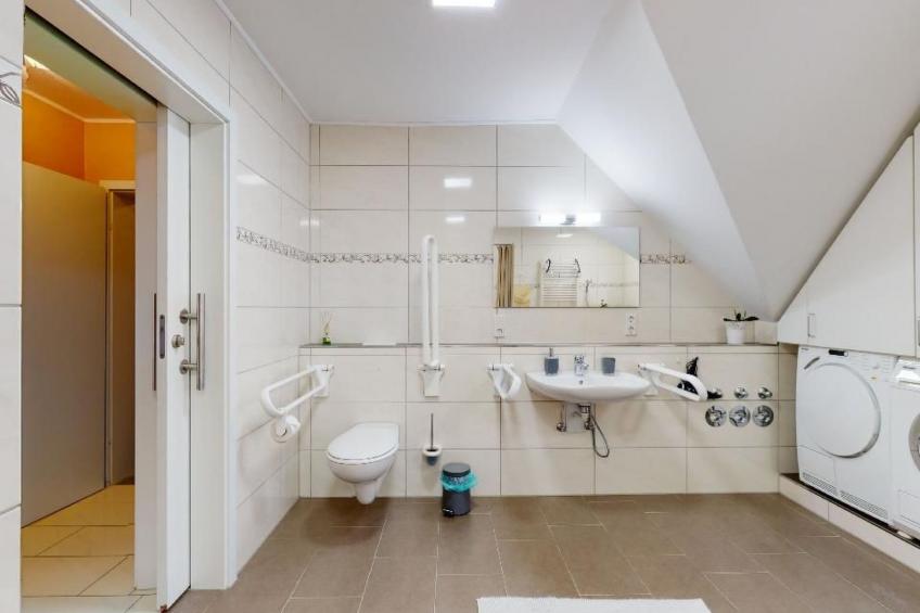 Helle Familienfreundliche Barrierefreie Wohnung - foto 16