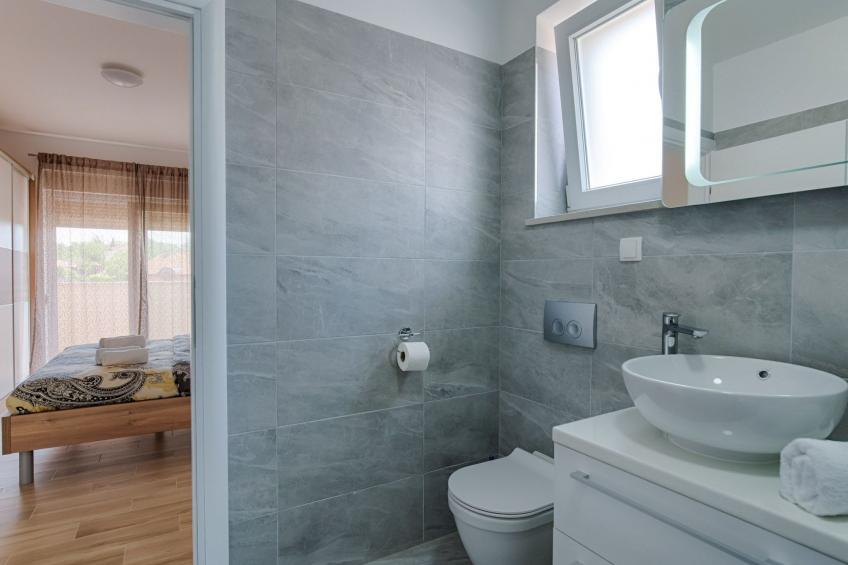 Haus in Pinezići mit privatem Pool - foto 45