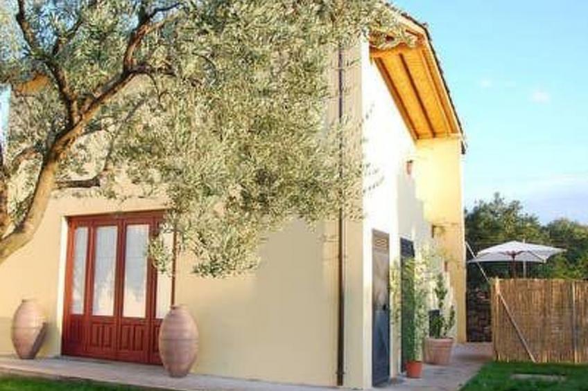 Villa Nocellara", umgeben von Weinbergen