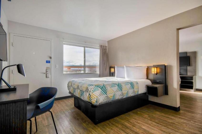 1 King Bed  Non-Smoking - foto 14