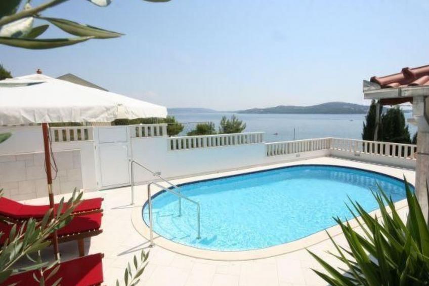 mit Terrasse, Pool und Strandzugang - foto 4