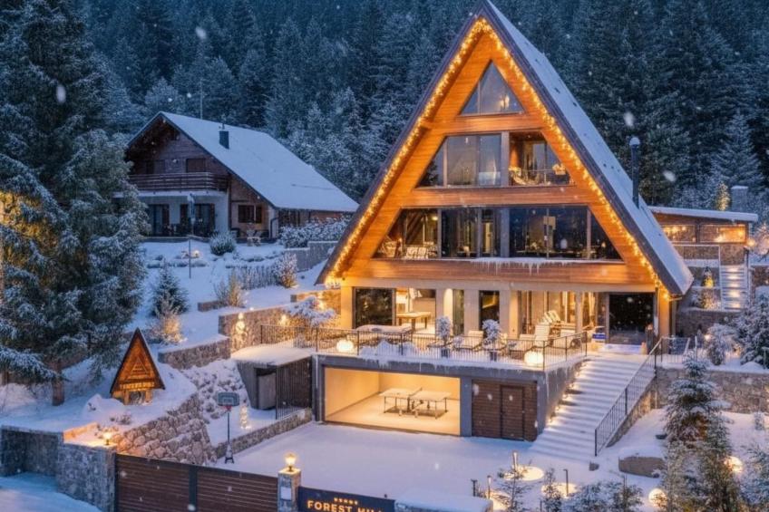 Chalet "Forest Hill" mit Hallenbad