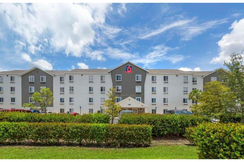 1 Full Bed | Non-Smoking, Kitchen - foto 6