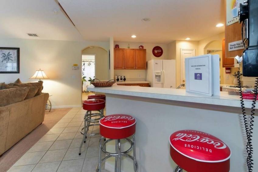 Sonniger Privatpool mit freistehendem Whirlpool und Filmraum - foto 8