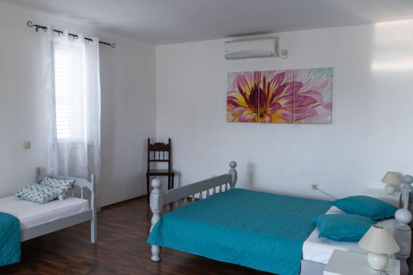 Gesamtes Ferienhaus in Sumartin mit Privatem Pool - foto 30