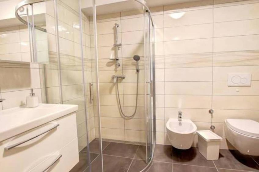 Stylish Retreat with BBQ and Modern Amenities near Terme - Three Bedroom Apartment - foto 22