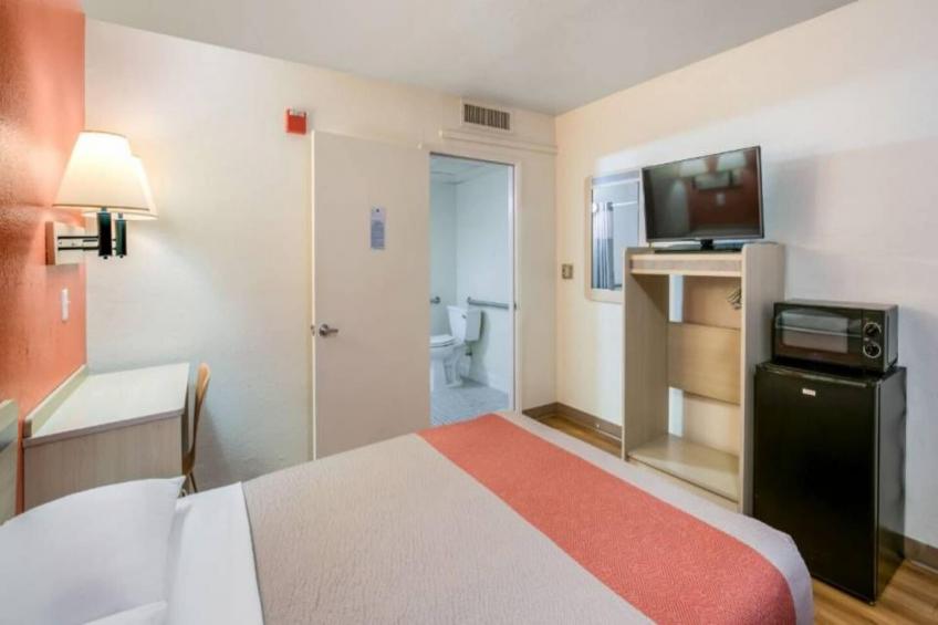1 King Bed  Non-Smoking - foto 13