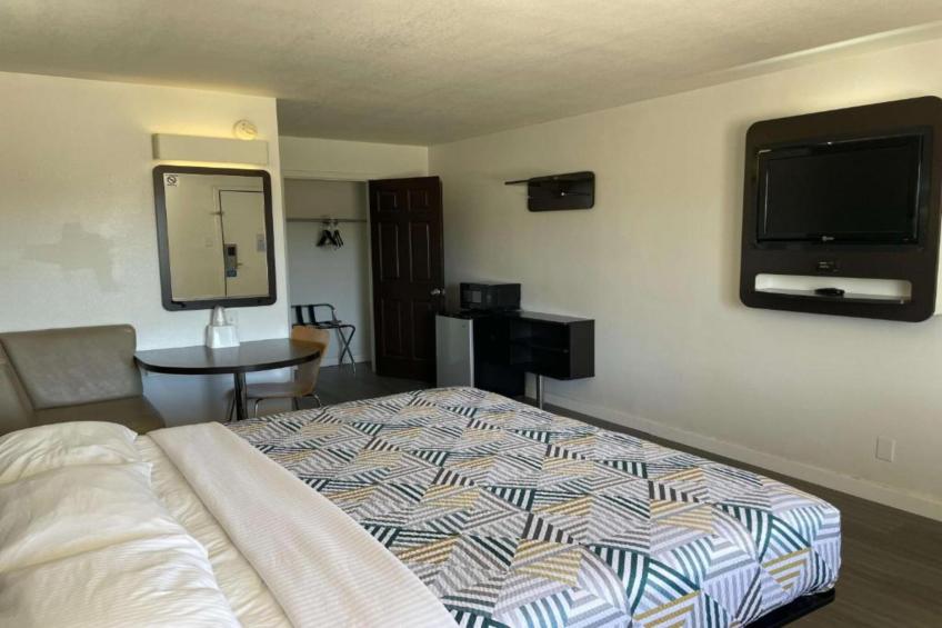 1 King Bed  Mobility Accessible Tub Nsmk - foto 21