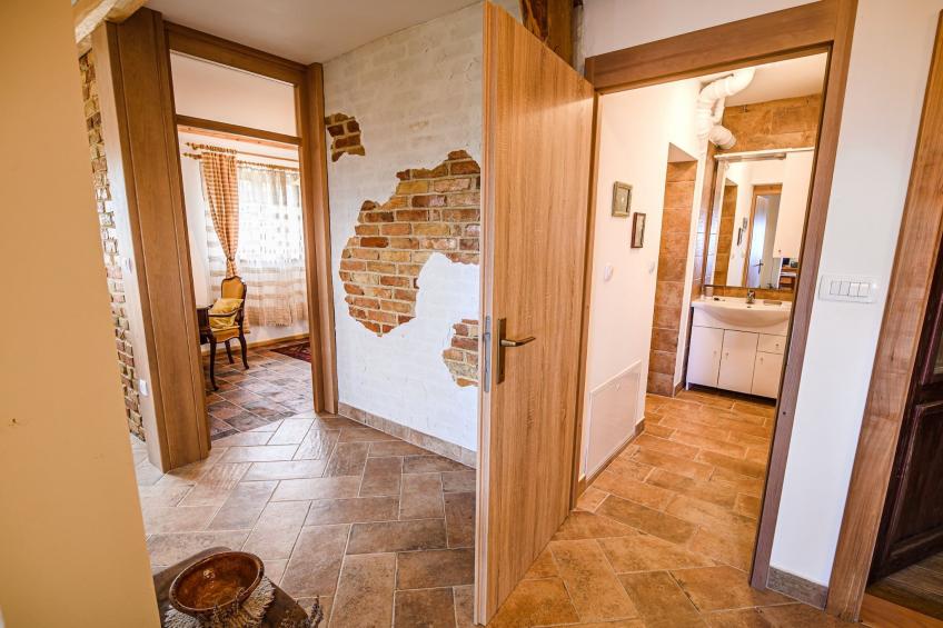 Hidden Authentic Haven Apartments - Two Bedroom Apartment with Balcony - foto 32