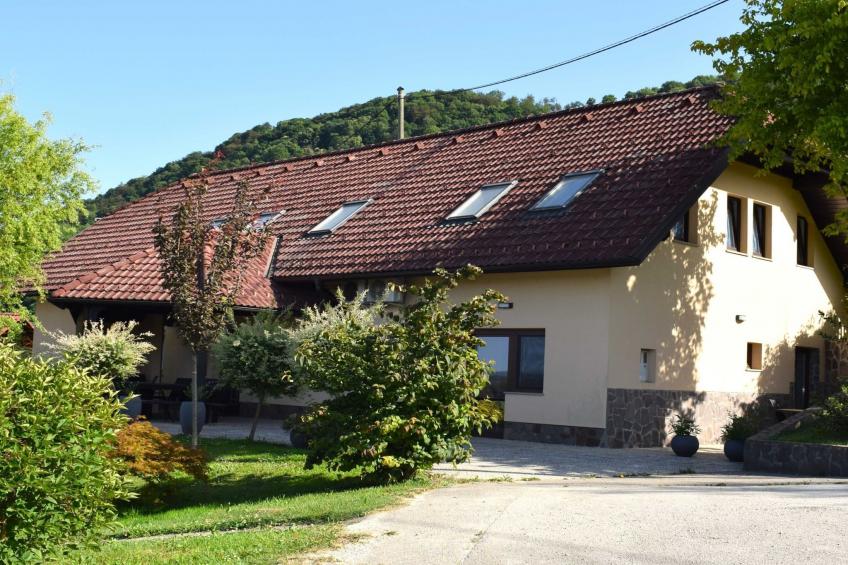 Zevnik Quiet Retreat with Stunning Views and Equestrian Activities - Triple Room with Private  Bathroom - foto 21