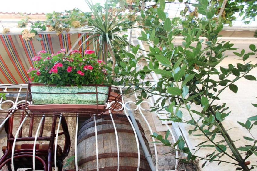 Quaint & Affordable Stay in Budva Traditional Stone House - Family Room 2 - foto 21