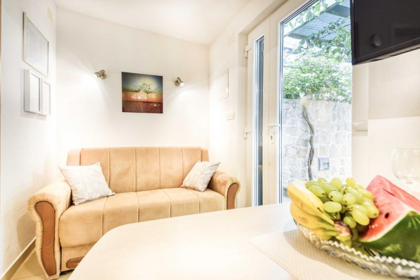 Apartments Gracin - Studio Apartment with Terrace (A4)