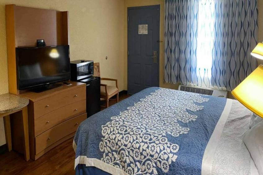 1 King Bed  Non-Smoking - foto 22