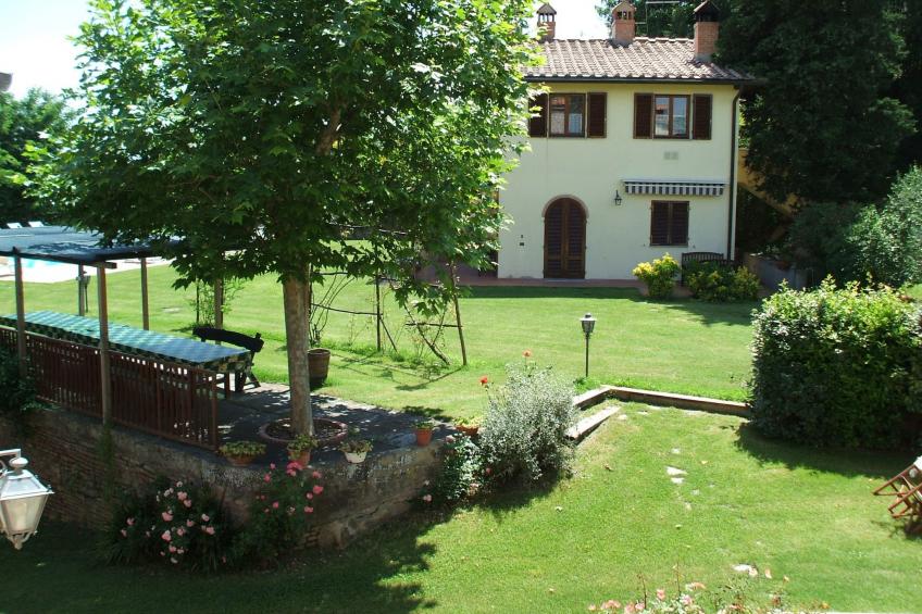 Anwesen mit Terrasse - foto 2