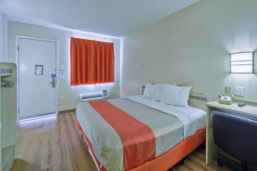 1 King Bed  Non-Smoking - foto 8