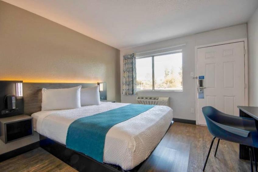 1 Queen Bed  Micfridge - foto 10