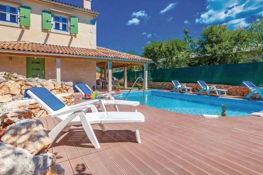 Geräumige, topmoderne Ferienvilla mit eigenem Pool