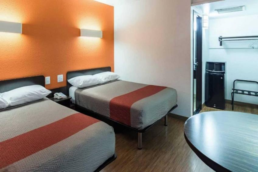 2 Full Beds  Smoking - foto 15