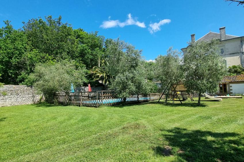 8-Zimmer-Schloss mit Pool und eigenem Park - foto 9