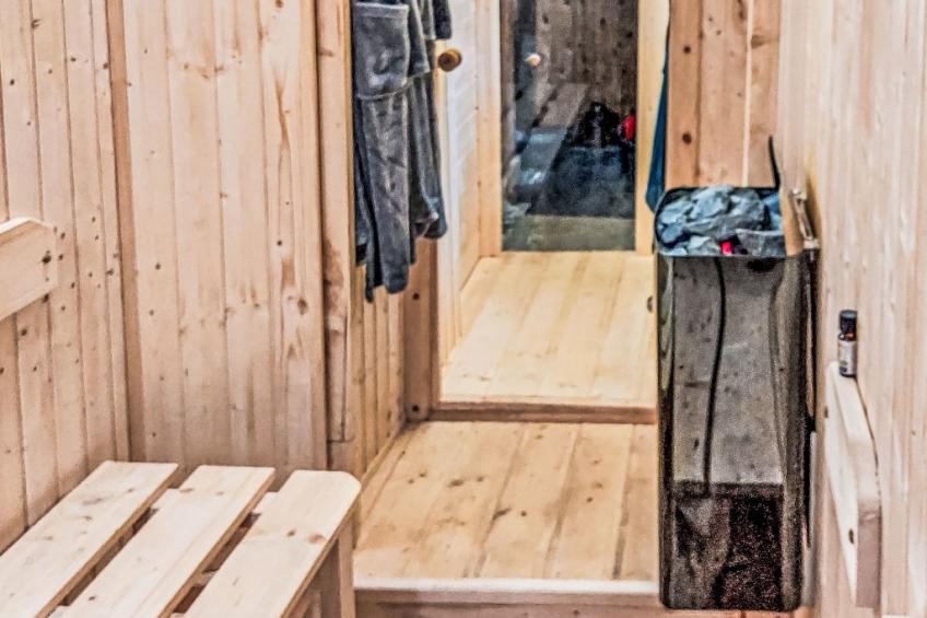 Roubenka u potoka - foto 24