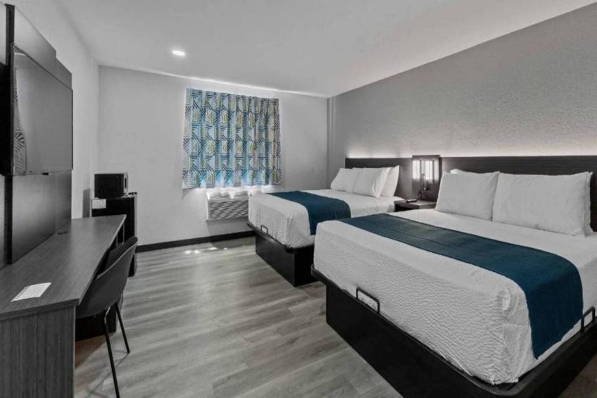 2 Queen Beds  Non-Smoking Micfridge - foto 8