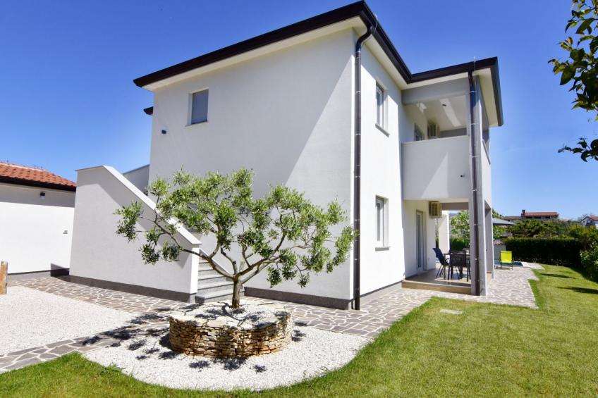 Apartment 2 in einer neuen Villa mit Pool in ruhiger Lage - foto 4