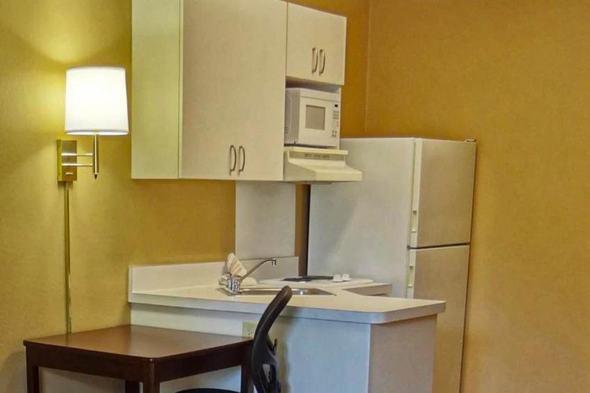 1 King Bed | Non-Smoking, Kitchen - foto 2