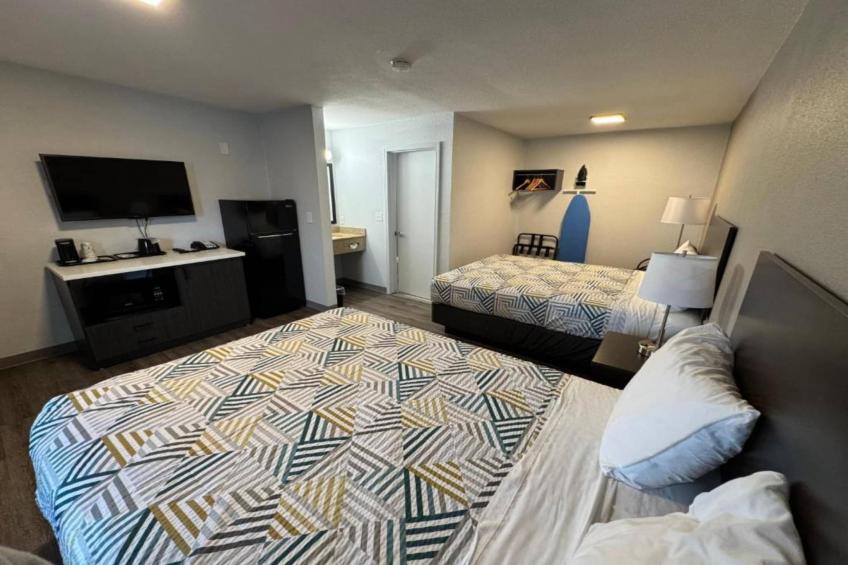 2 Queen Beds  Non-Smoking Micfridge - foto 8