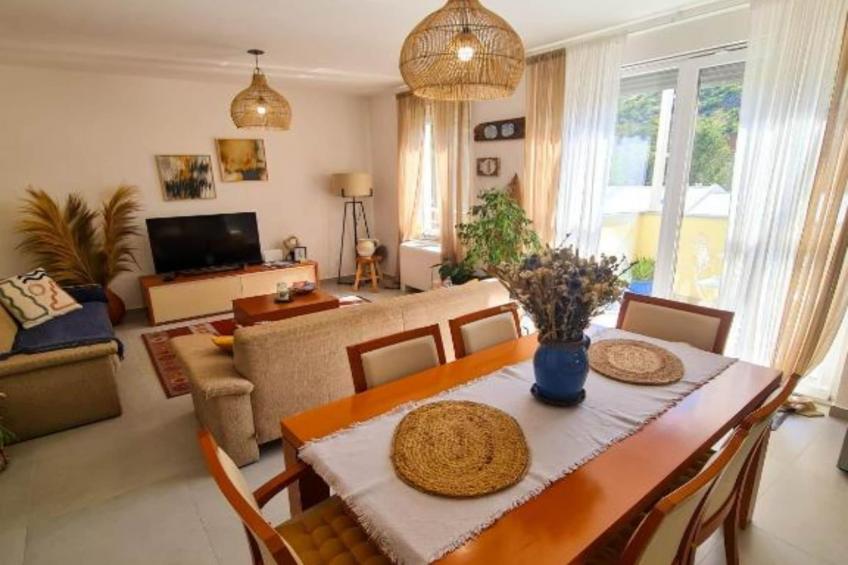 Apartment Torre Senj - Two Bedroom Apartment with Balcony and Mountain  View - foto 8