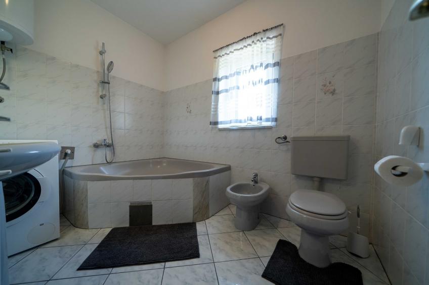 Holiday Home Ivana - Three Bedroom holiday Home with Jacuzzi, Terrace and Sea view - foto 9