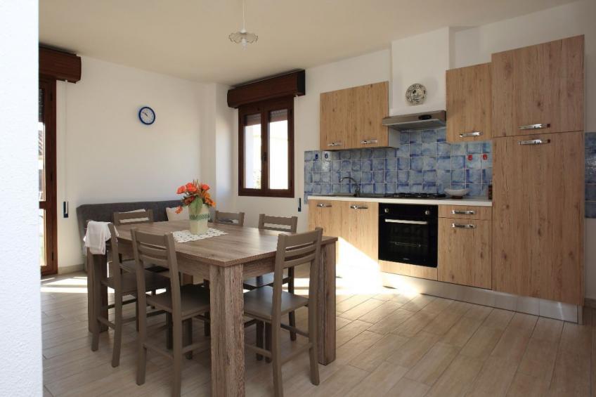 Anwesen mit Balkon - foto 2