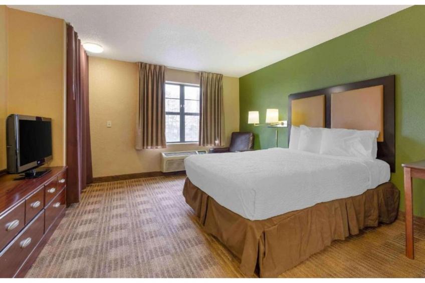 1 Queen Bed | Non-Smoking, Kitchen - foto 33