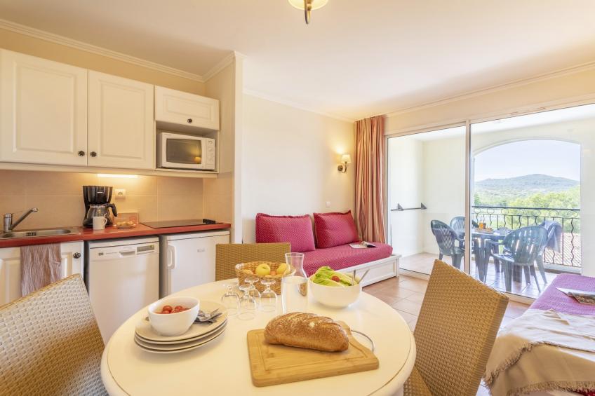 Pierre & Vacances Village Pont Royal en Provence Apartment 5 people - 1 bedroom - Balcony or terrace - foto 10