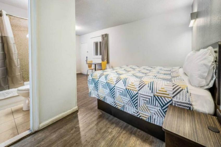 1 Full Bed  Mobility Access RI Shwr Nsmk - foto 13