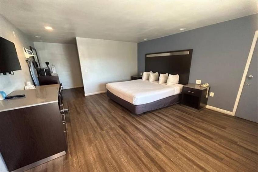 1 King Bed  Non-Smoking - foto 37