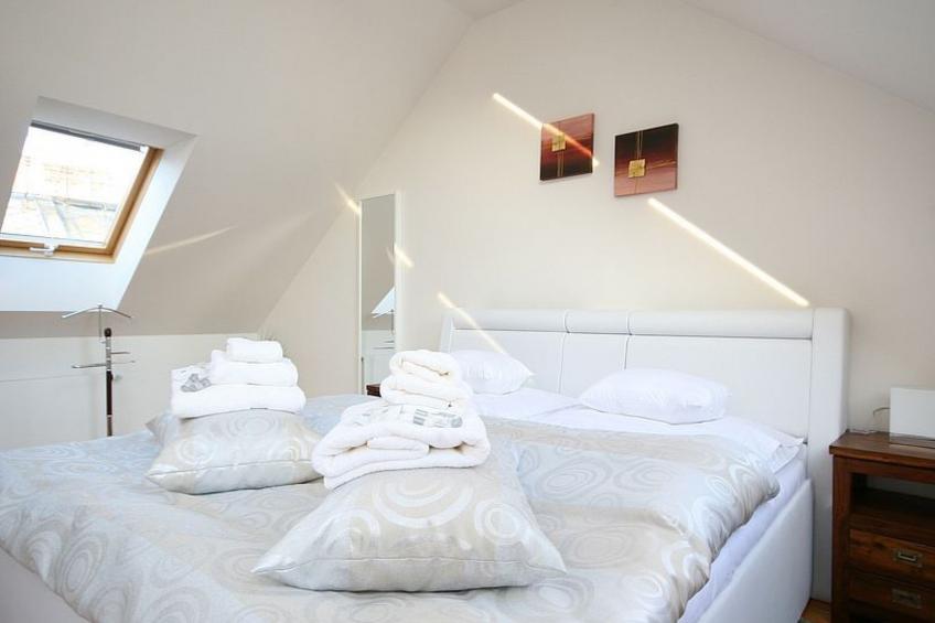 Luxuriöse Altbau-Dachgeschosswohnung in Prag - foto 15