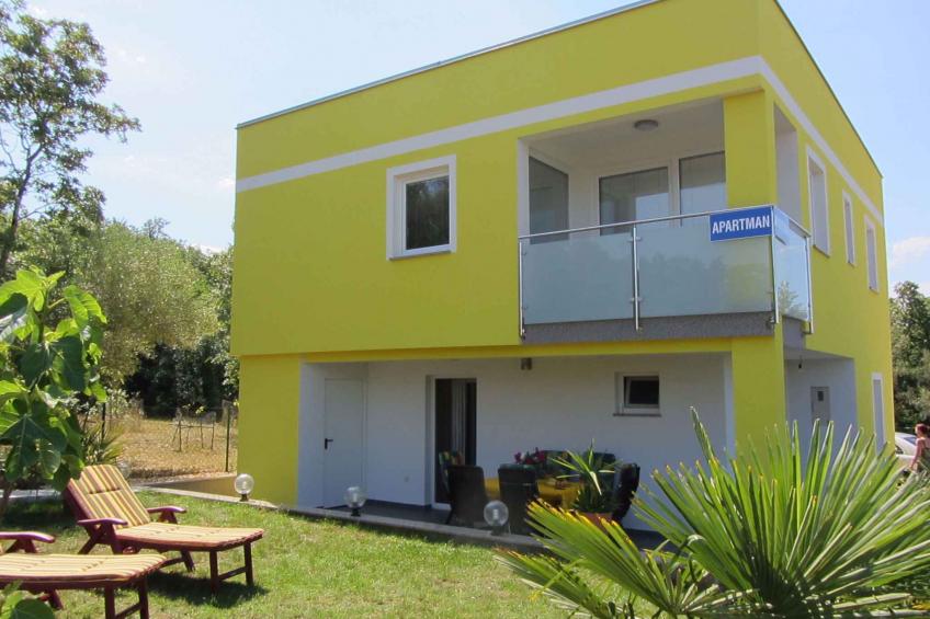 Holiday apartment with barbecue facilities - BF-97YD