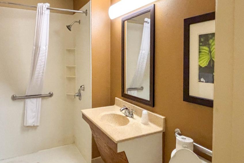 1 Queen Bed | Mob Acc Tub Ste Nsmk Sb Micfri - foto 27