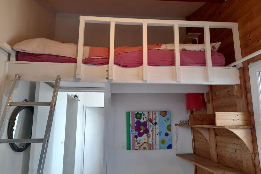 Kleine Wohnung in großem Familienhaus - foto 8