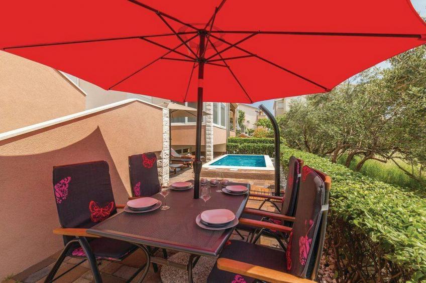 Charming Villa with Outdoor Pool, BBQ, and Sun Deck in Tranquil Kaštela Area - Five bedroom Villa - foto 31