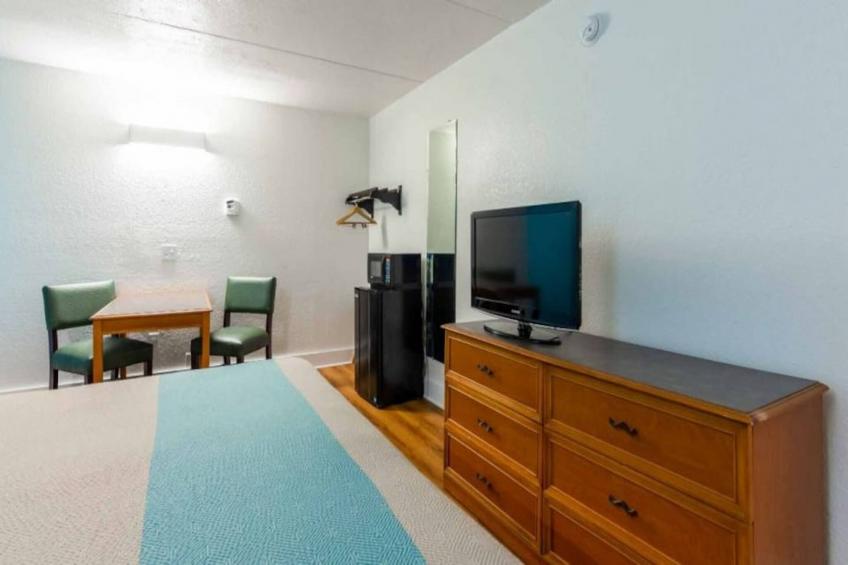 1 King Bed  Smoking Micfridge - foto 6